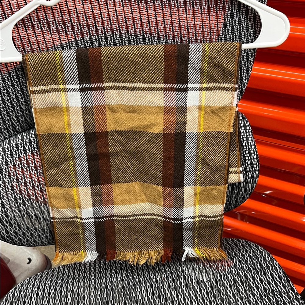 Elegant Plaid Men's Scarf in Brown and Yellow